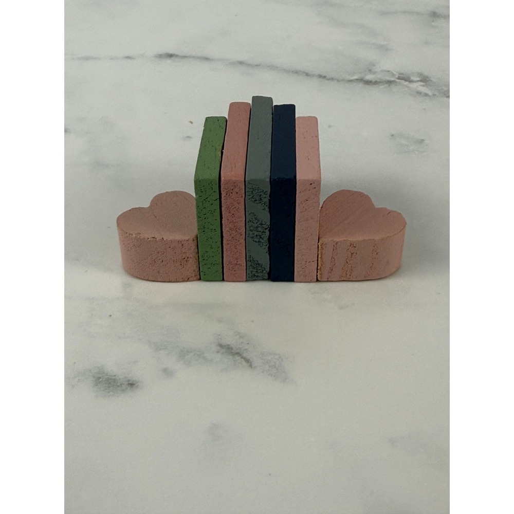 Tiny Wooded Bookshelf Miniature One piece with Heart Book Ends 1:12 scale - Picture 3 of 4